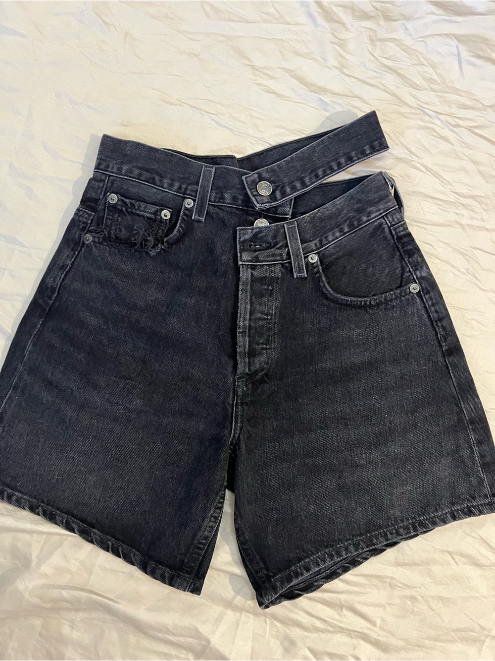 Agolde (24) black denim shorts